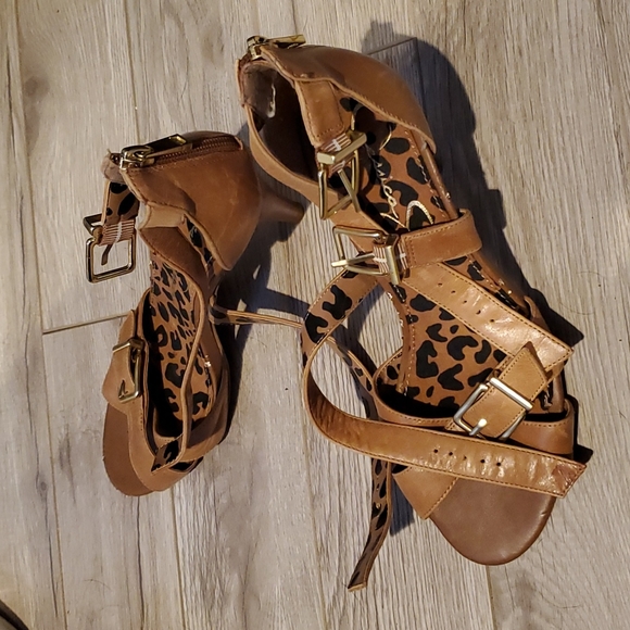 Jessica Simpson heels - Picture 1 of 2